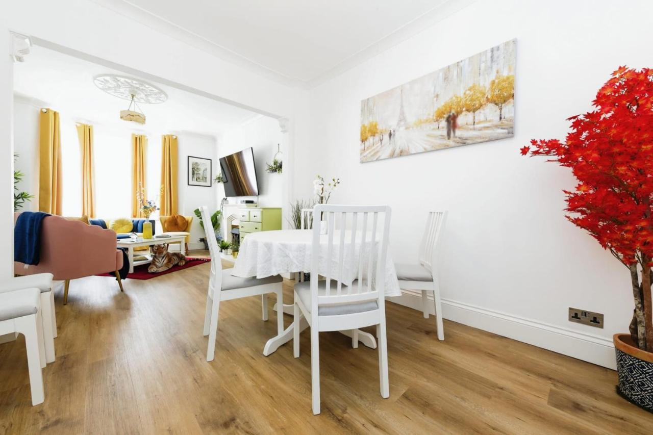 Your Chic 3br Comfort And Style In Ferienhaus London